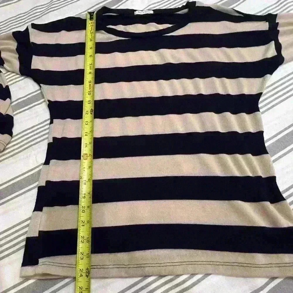 Tea n Rose brand Navy and Tan striped knitted top size medium crewneck - Picture 3 of 6